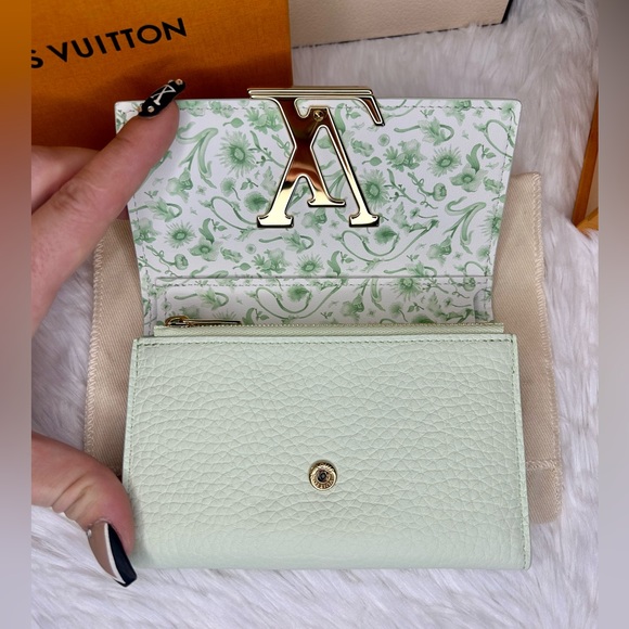 🔥SOLD ❌ NEW!! Louis Vuitton•Capucines Maxi Wallet - Picture 3 of 6
